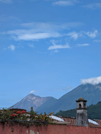 Volcán de Fuego erupting